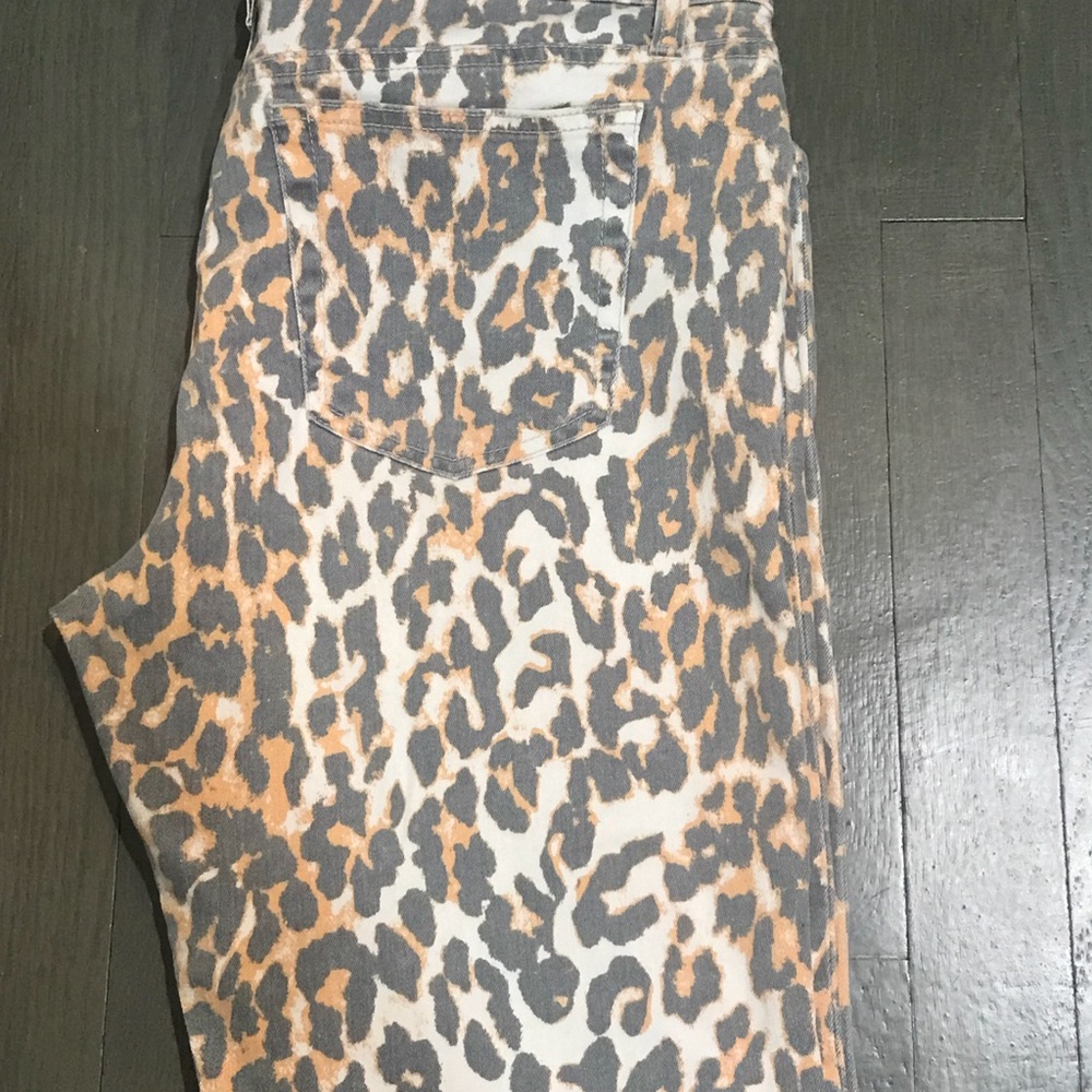 Cheetah patterned pants - Picture 2 of 4